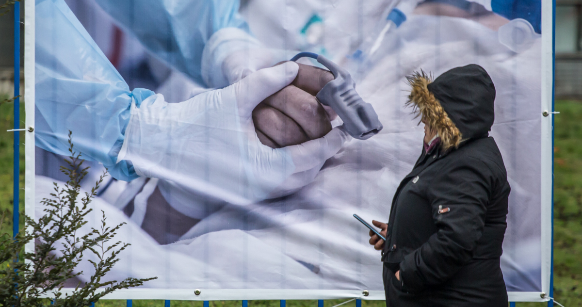 Mural pintado de la Unidad de Cuidados Intensivos en Osorno