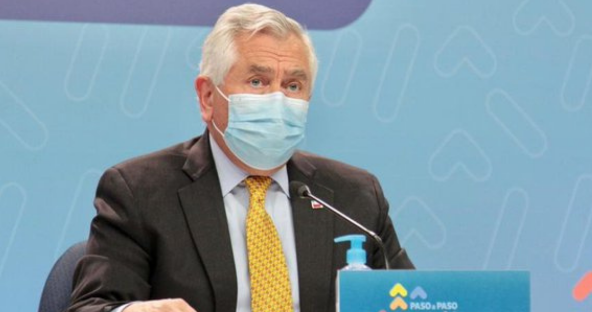 Ministro Paris llama a mantener uso de mascarilla