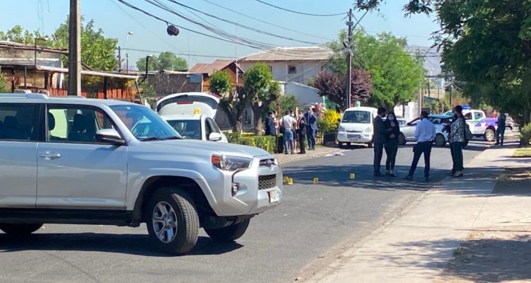 Policía balea a dos delincuentes en Conchalí para frustrar encerrona: víctima repartía desayunos