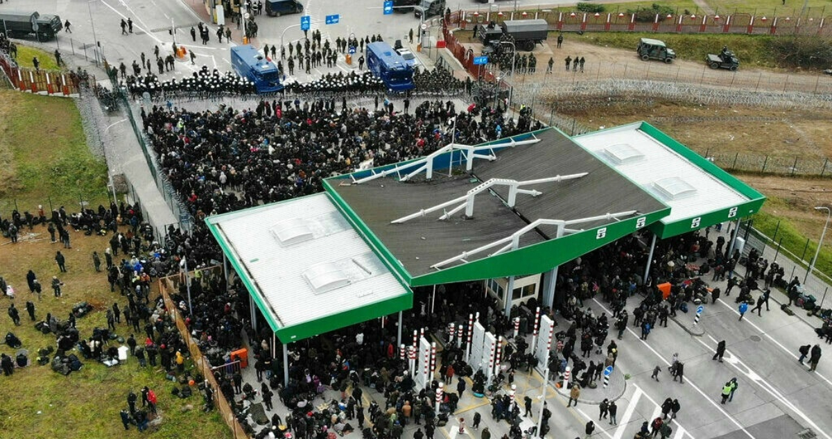 Polonia anuncia la construcción de un muro en su frontera para frenar crisis migratoria