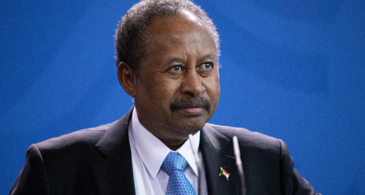 Primer ministro de Sudán asegura que pactó con militares para evitar más muertes de civiles