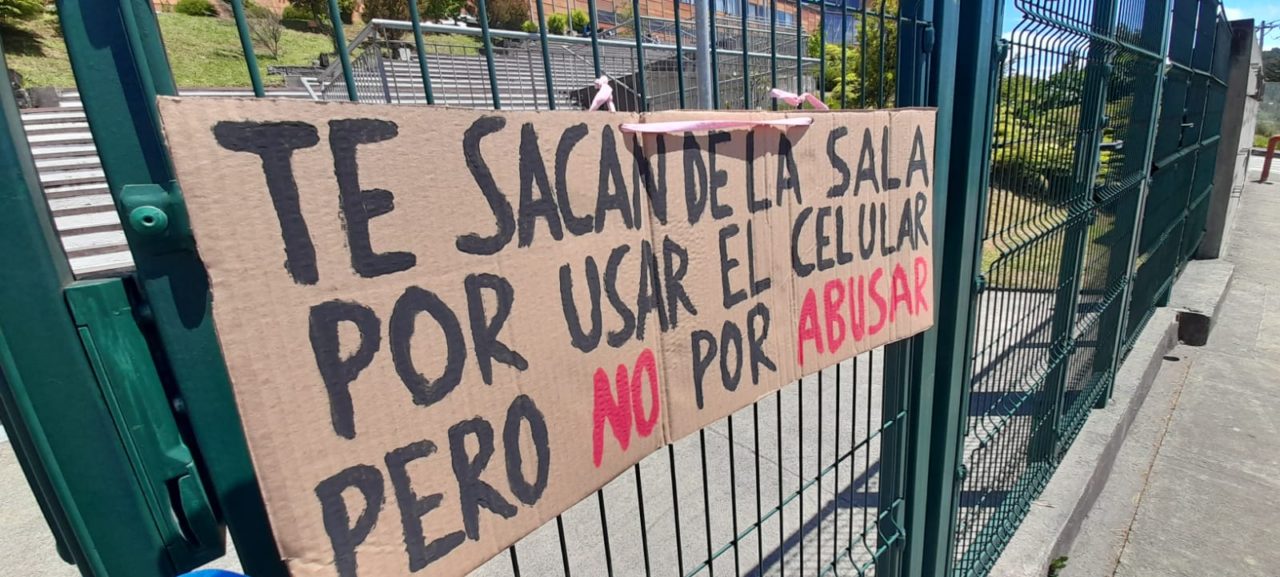 Protesta en colegio de Puerto MOntt