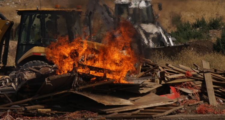 Queman dos máquinas durante ataque en predio de Vilcún