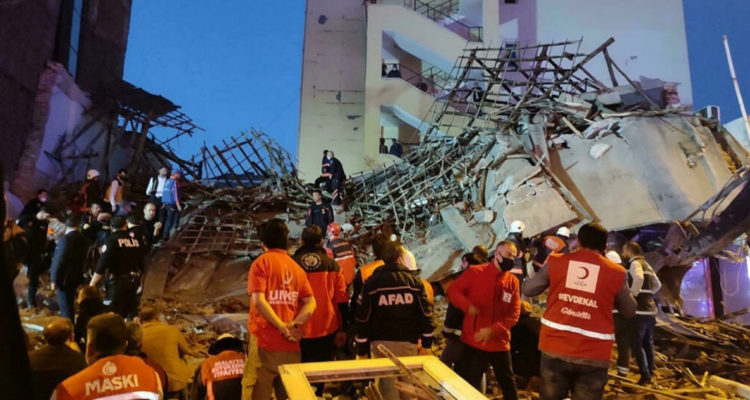Todos sobrevivieron rescatan a 21 personas tras derrumbe de edificio en Turquía