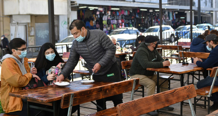 Empresarios gastronómicos lamentan retroceso de Valdivia a fase de Preparación: frena reactivación