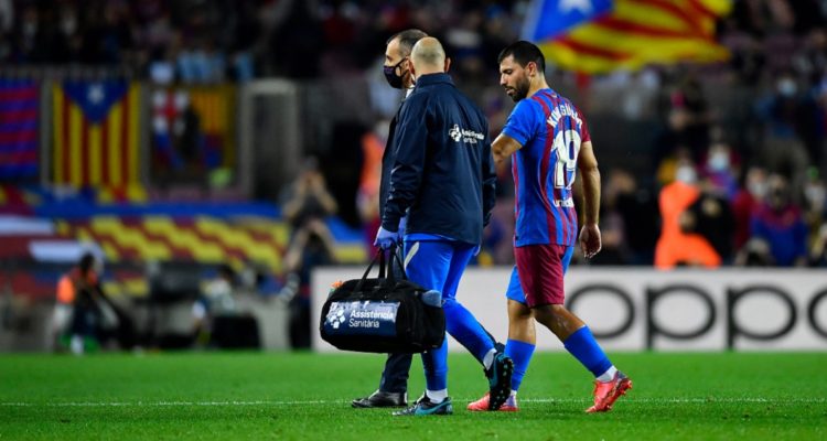 Sergio Agüero, al menos tres meses de baja en Barcelona