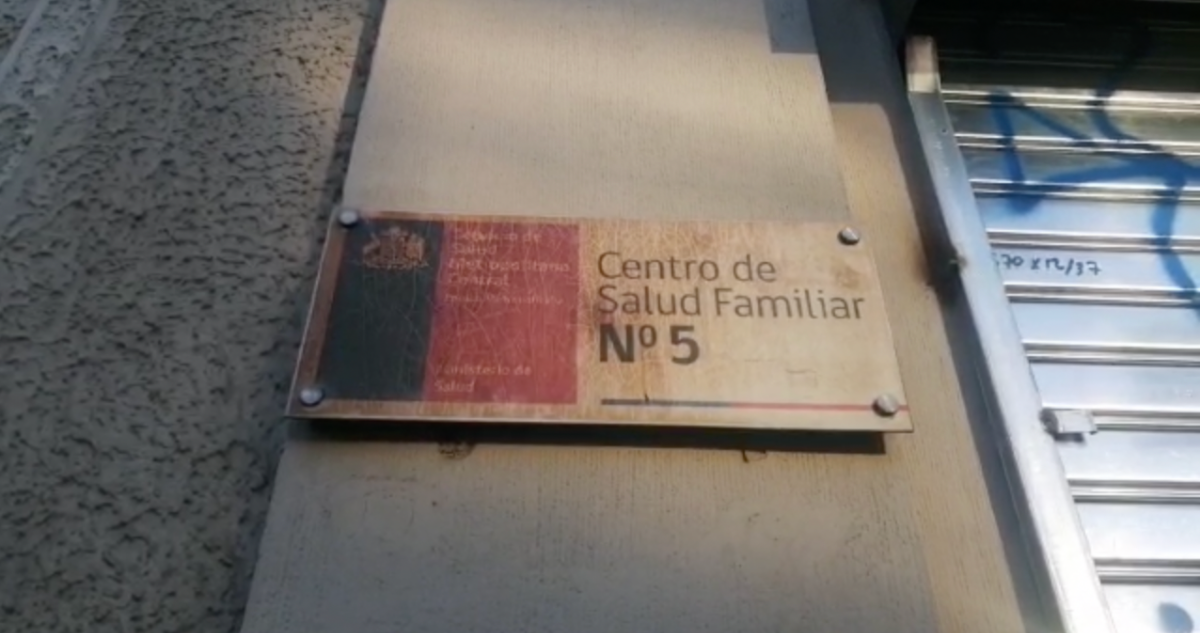 Suspenden atención en cesfam del barrio Meiggs tras desalojo e incidentes de ambulantes