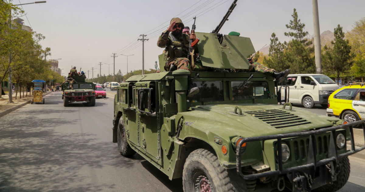 Talibanes lanzan operación a gran escala contra el Estado Islámico en Afganistán