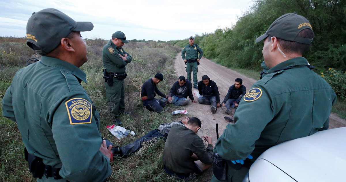 Trump reclutó a alguaciles para arrestar a migrantes indocumentados, reportan medios locales