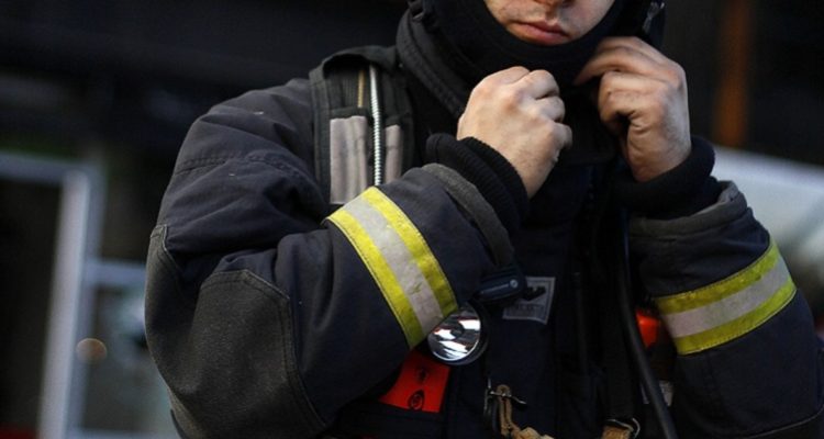 Un muerto dejó incendio que afectó a varias viviendas en Maipú