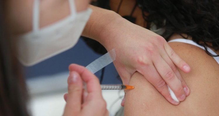 Población vacunada en Chile: más de 8 millones han recibido efuerzo