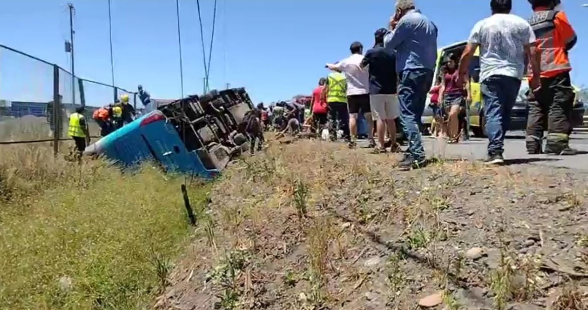 Volcamiento de bus en Chillán