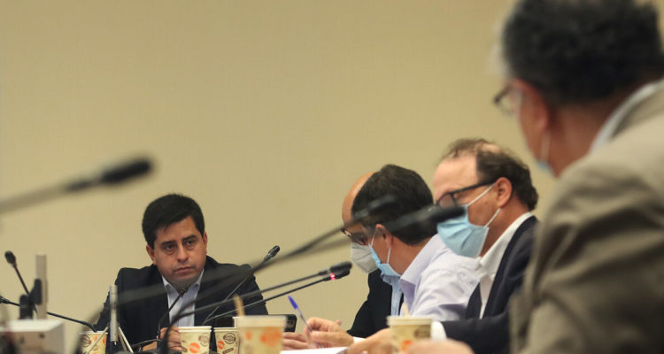 Votación del cuarto retiro en la comisión mixta vive jornada clave en el Congreso