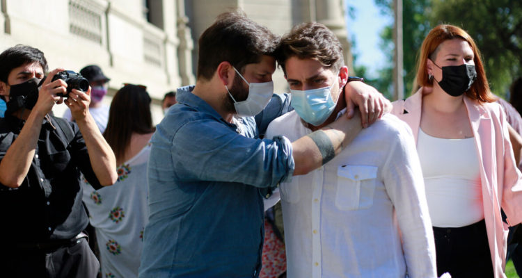 Diputado Winter fue notificado como contacto estrecho pero alcanzará a votar AC contra Piñera