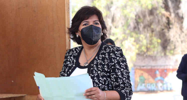 Yasna Provoste repite vestuario por Cábala