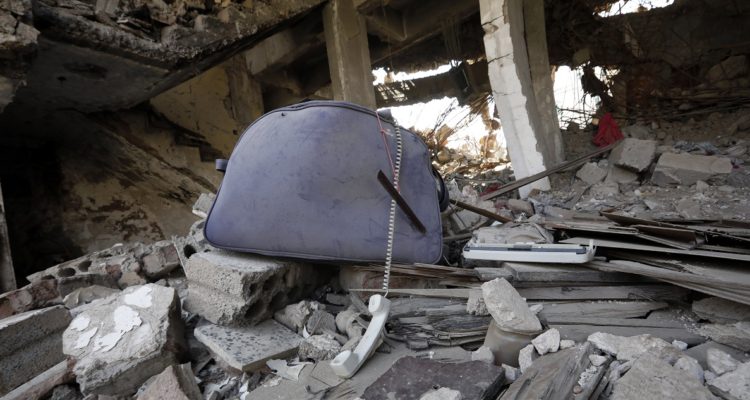 Ruinas de un edificio destruido por los bombardeos en Yemen.