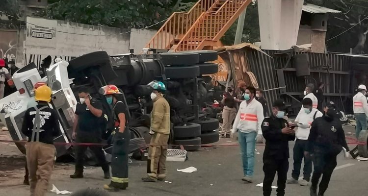 Camión que volcó y produjo muerte de 55 migrantes en Chiapas, México