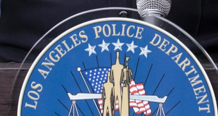 Foto del logo de la LAPD, acusada de dar muerte a una adolescente chilena durante enfrentamiento en EEUU