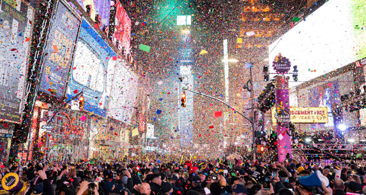 Alcalde de Nueva York advierte que podría cancelar celebraciones de Año Nuevo por avance de variante covid Ómicron