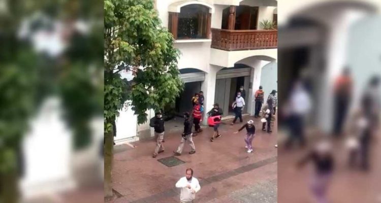 Vendedores ambulantes dejan un lesionado en inspección municipal