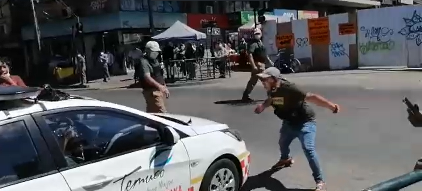 Comerciantes ambulantes se manifiestan en Temuco por falta de permisos.
