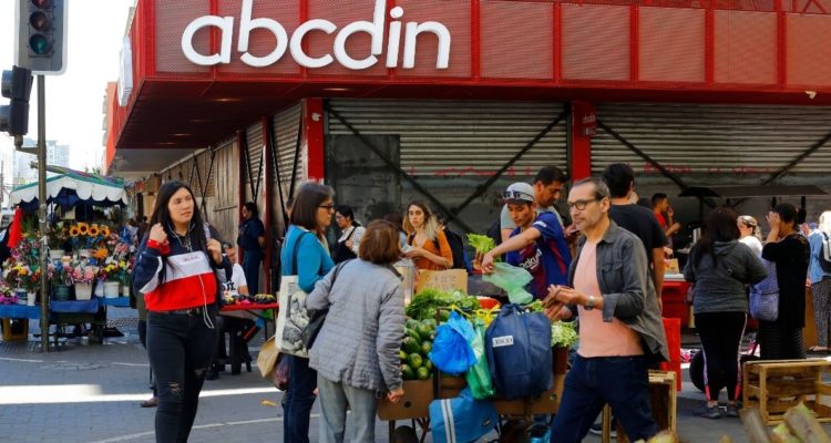 Ambulantes de Concepción usan dudosos permisos para trabajar