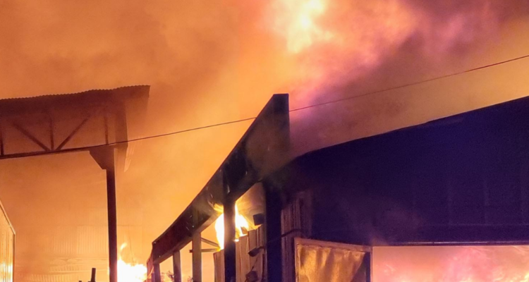 Destruyen bodega y amenazan con quemar a cuidador en Lautaro.