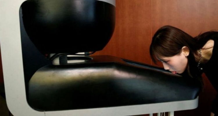 Crean pantalla para lamer