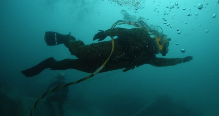 Armada trabaja en la búsqueda de buzo mariscador desaparecido en la bahía de Quintero