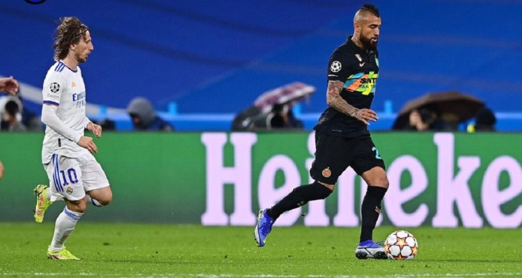 Arturo Vidal ante el Real Madrid.