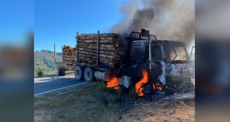 ataque incendiarios en Curanilahue destruye maquinaria de empresa