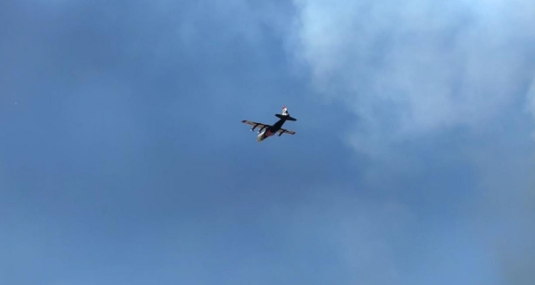 Avión Hércules en incendio forestal
