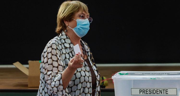 Bachelet asegura que Boric “tiene la capacidad” para enfrentar un Gobierno “desafiante”