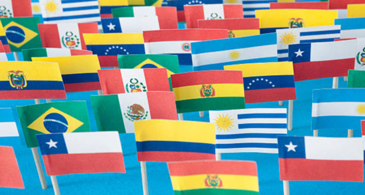 Diferentes banderas de América Latina y las relaciones que habrá con Chile según los resultados de las próximas elecciones.