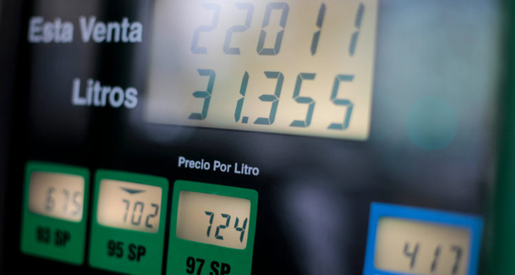 Bencinas gasolina de 97 octanos sufre alza de precios y gas licuado reporta nueva caída