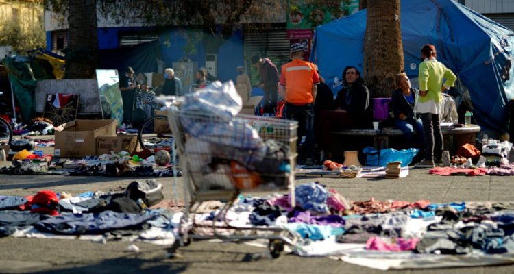 Al menos 1.800 bodegas de la RM pertenecerían a facilitadores del comercio informal