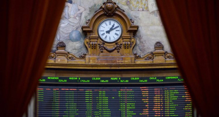 Bolsa de Santiago reacciona con baja en post elecciones: acciones de retail entre las golpeadas