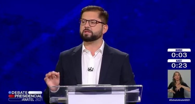 Boric cambia de posición sobre el rodeo