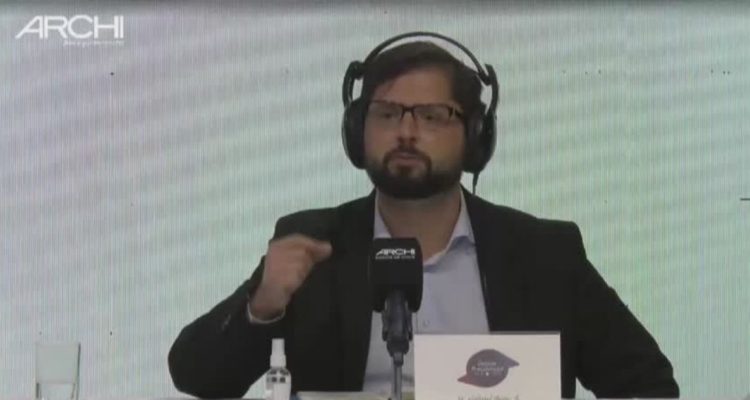 Boric modera posición por rodeo