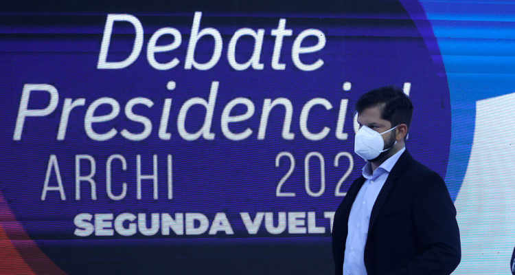 Boric dijo que irá “piano piano” a la hora de hablar de sus prioridades programáticas, de ser presidente