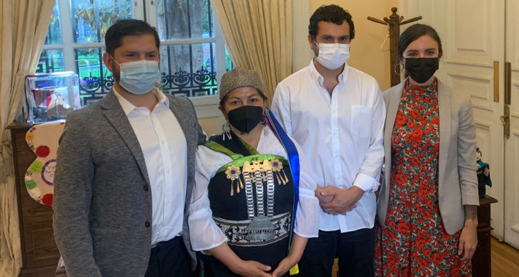 Gabriel Boric llega a la Convención Constitucional a reunirse con mesa directiva