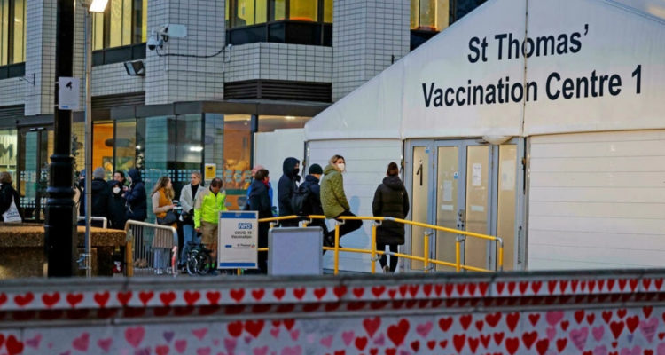 Boris Johnson enfrenta rebelión conservadora en el Parlamento británico sobre la variante Ómicron