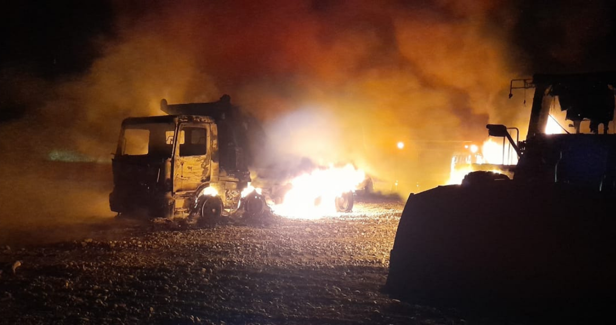 Camión quemado en ataque incendiario en Toltén