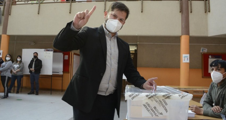 gabriel boric votando