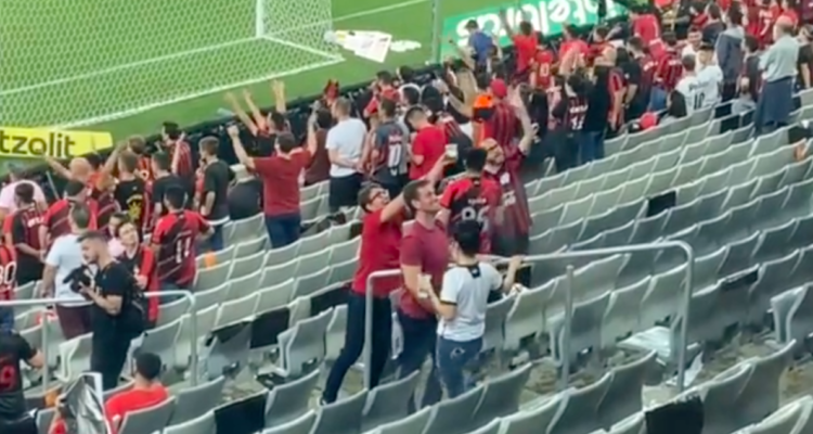 Hinchas realizan gestos racistas en final de la Copa Brasil