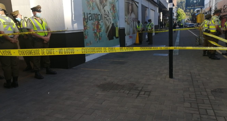 Carabineros acordonando lugar donde hombre fue baleado