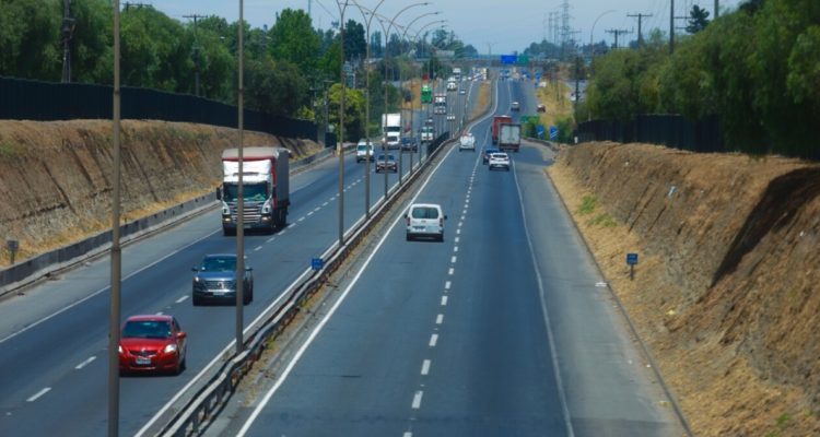 9 muertos dejan accidentes en carreteras durante Navidad: hoy retornarían 100 mil autos a Santiago
