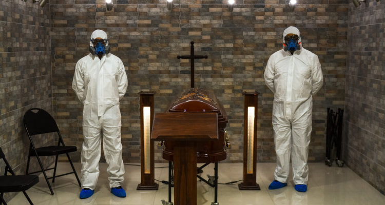 Foto de servicio funerario para muertos por covid-19