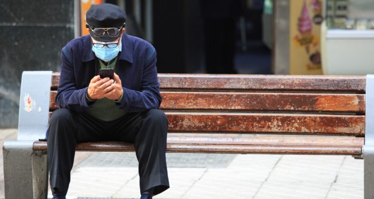 Ipsos: 85% de chilenos cree que precios subirán más rápido que los ingresos de la gente en 2022