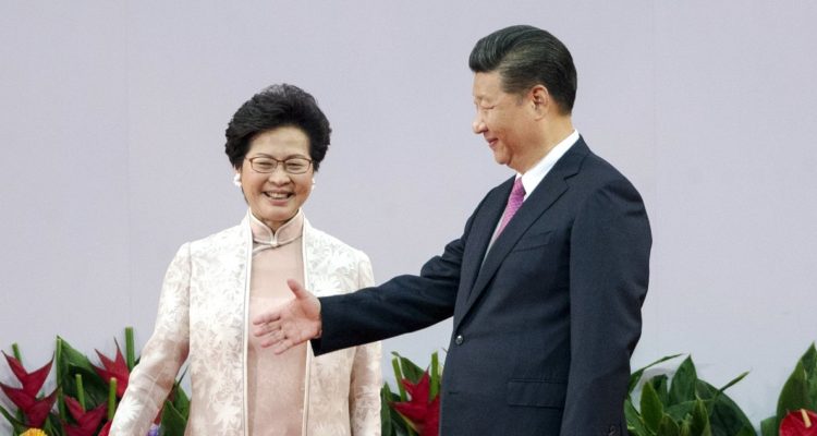 Xi Jinping y Carrie Lam